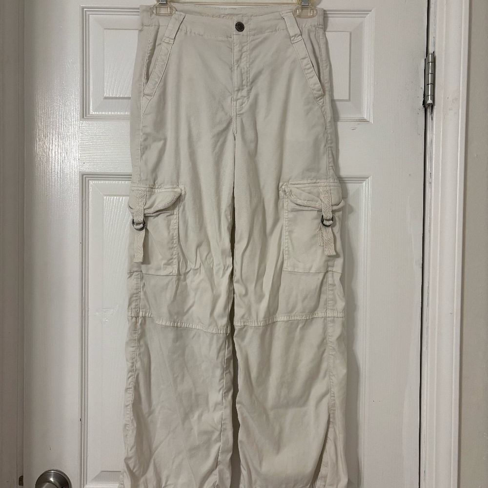 American Eagle - Super High-Rise Baggy Wide Leg Cream Cargo Pants